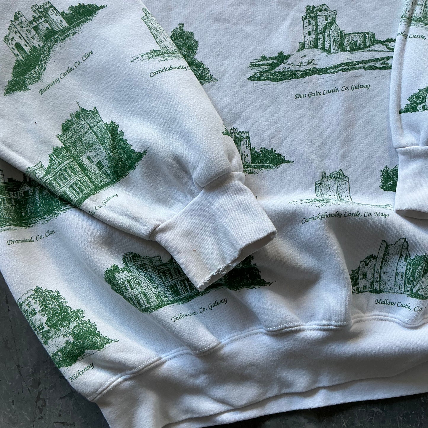 Rare 90’s Irish Castles Sweatshirt Size L