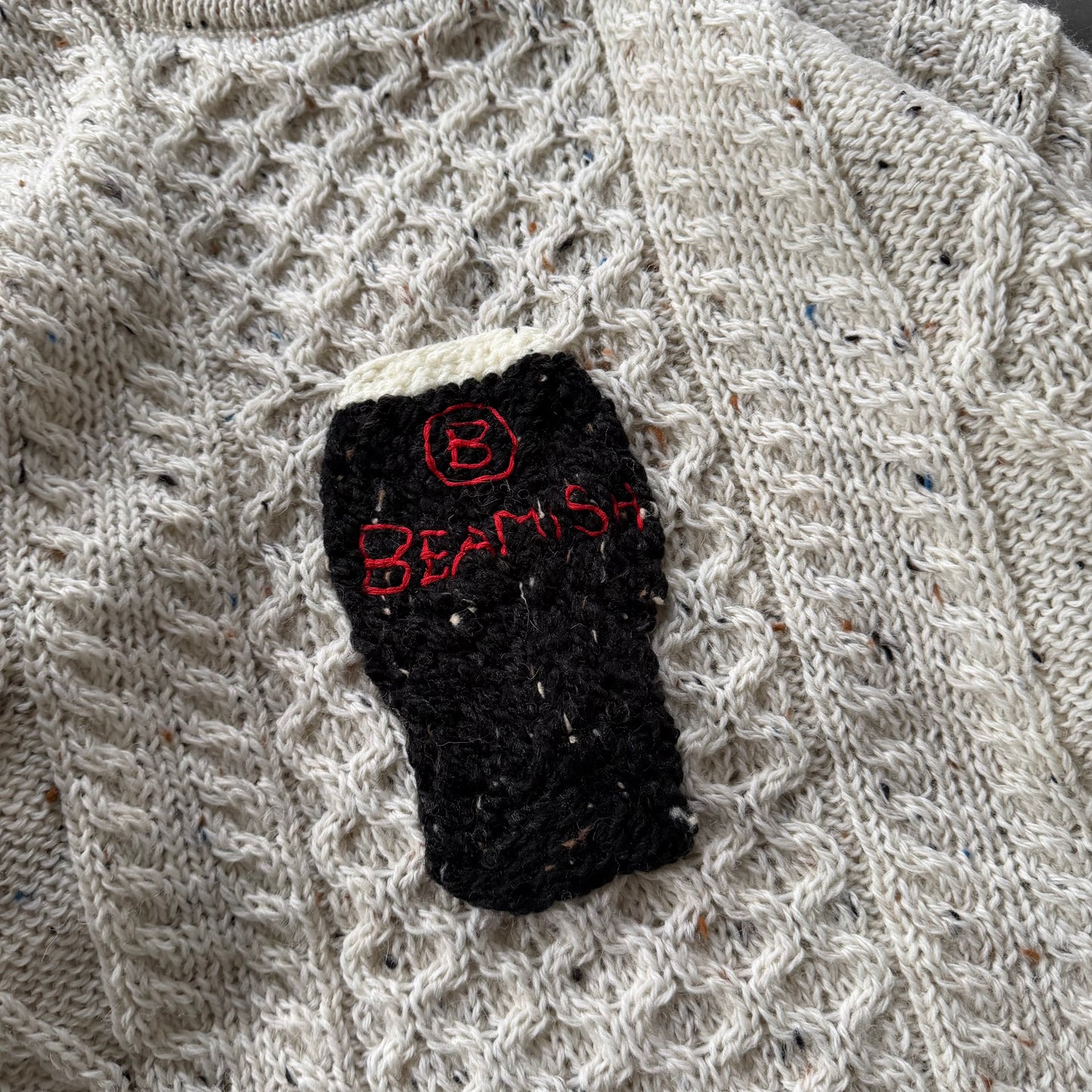 (14) Beamish Pint Geansaí Size Medium