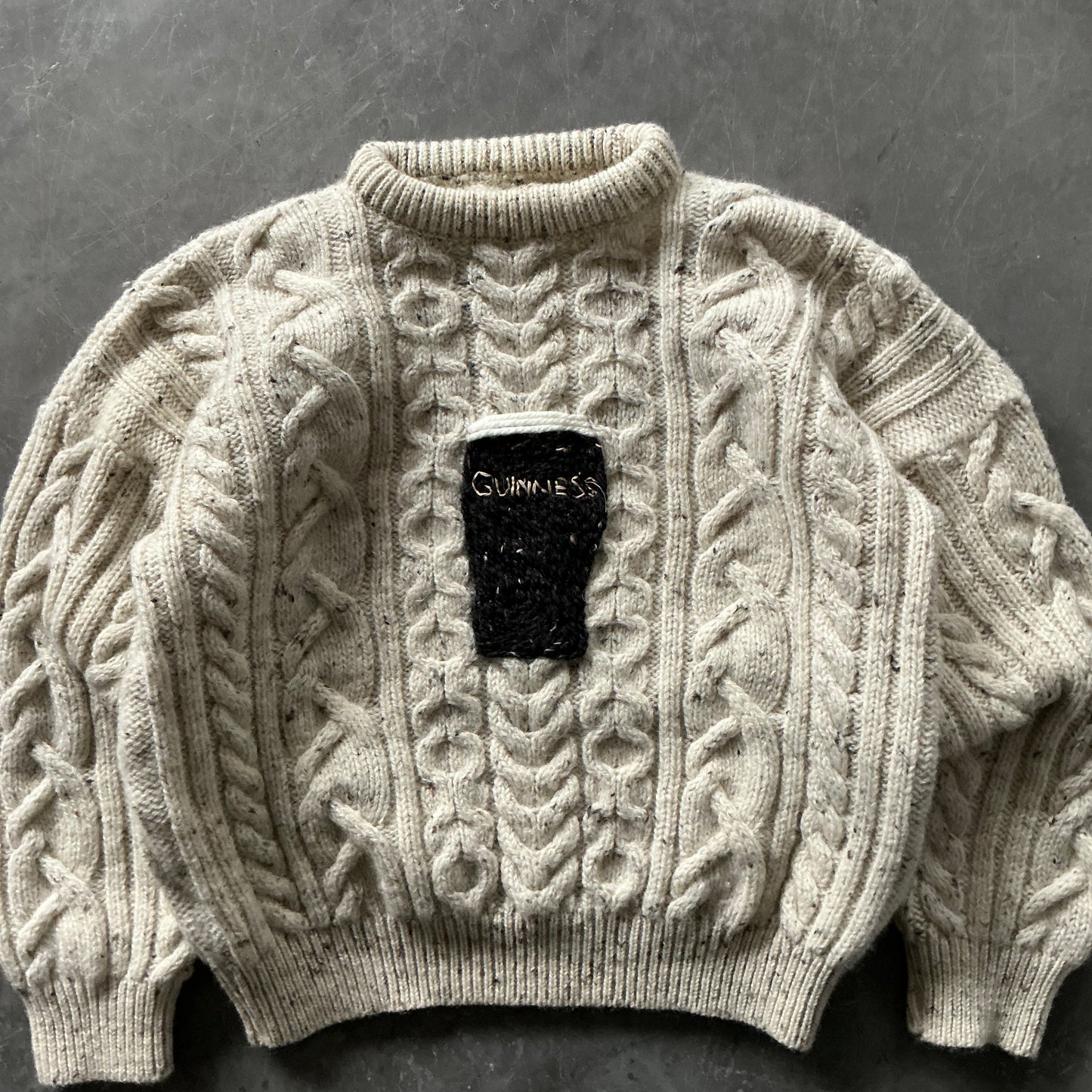 (7) Guinness Pint Geansaí Size XS