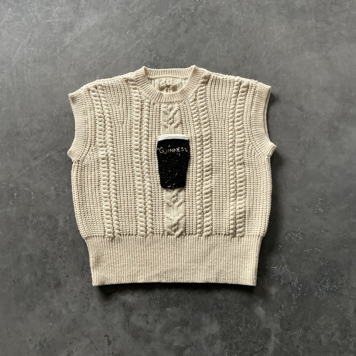 (4) Guinness Pint Geansaí Size Large