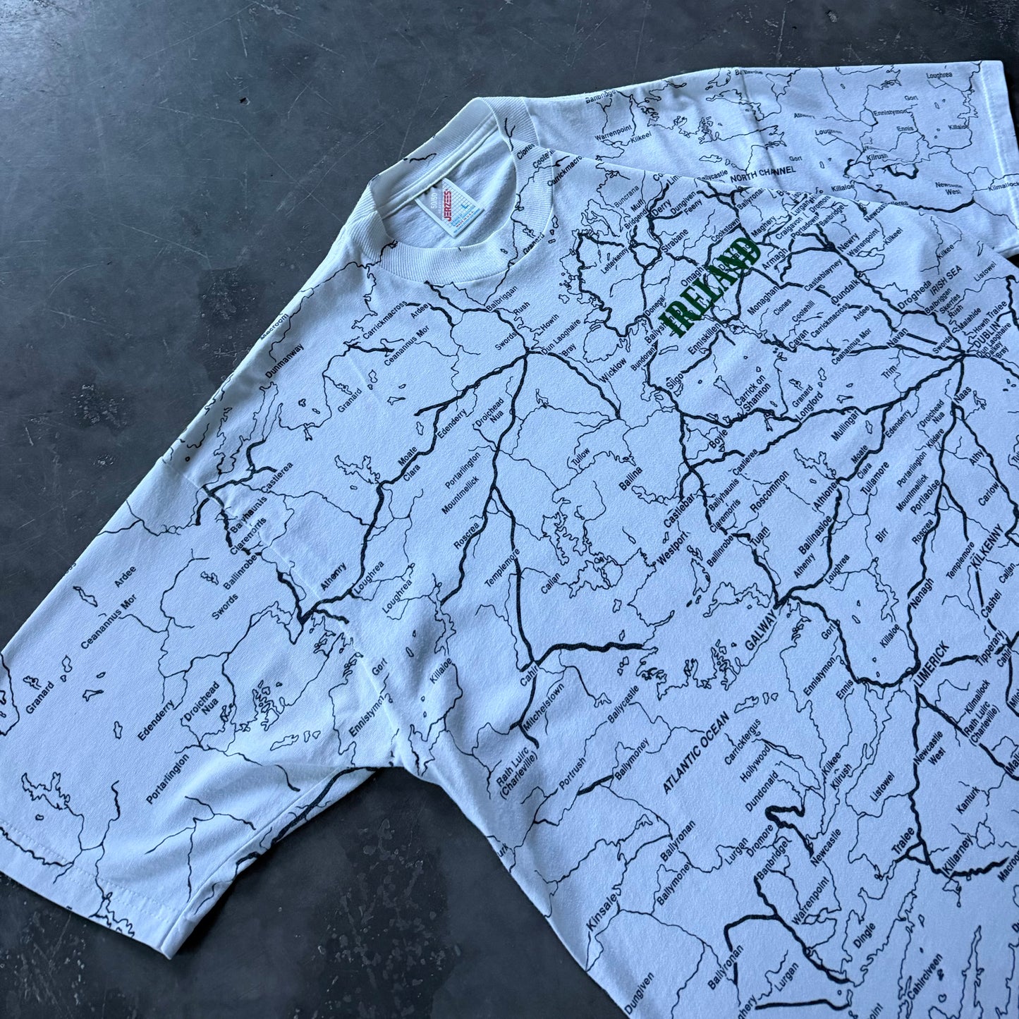 90's Vintage Ireland Map Tee Size Large