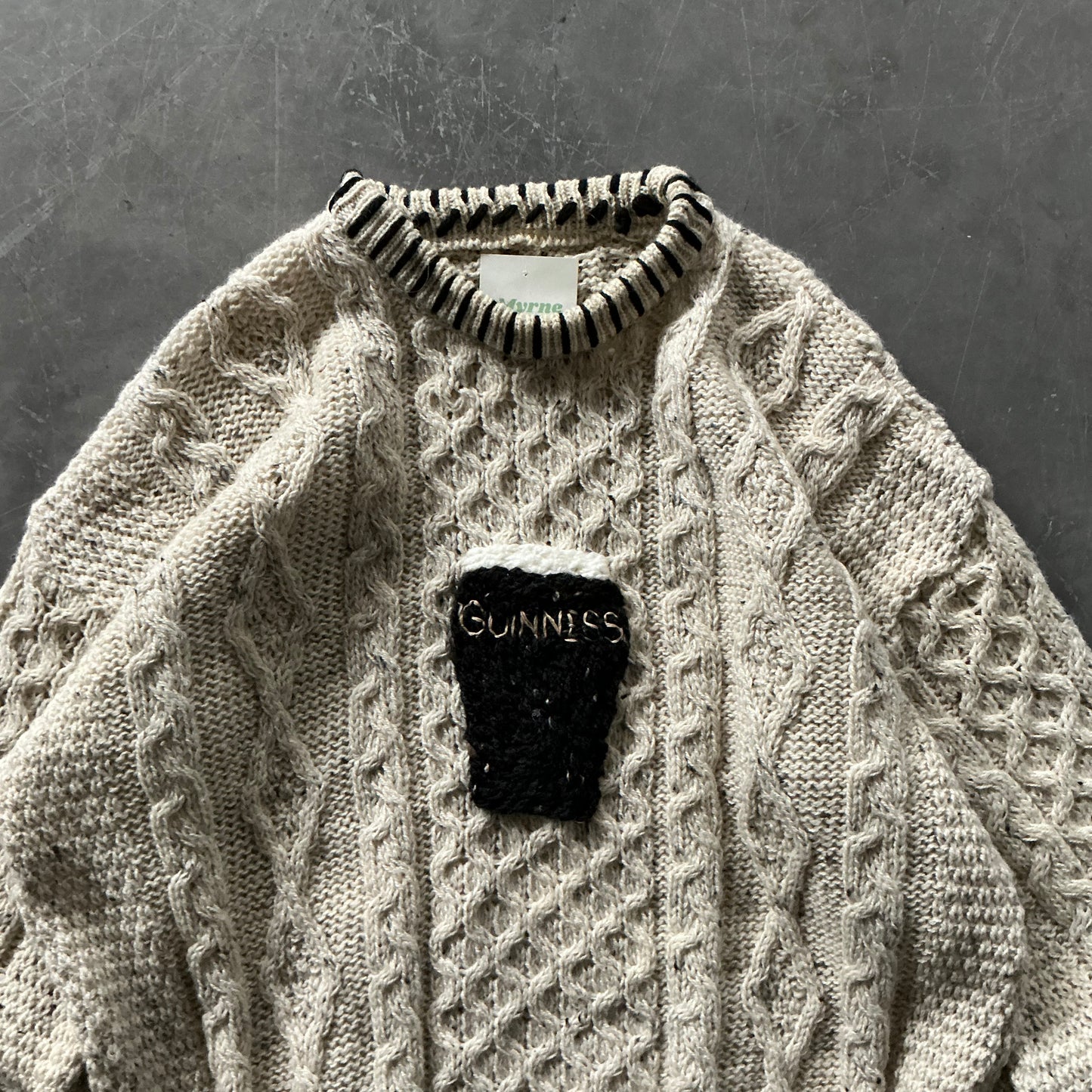 (9);Guinness Pint Geansaí Size Medium