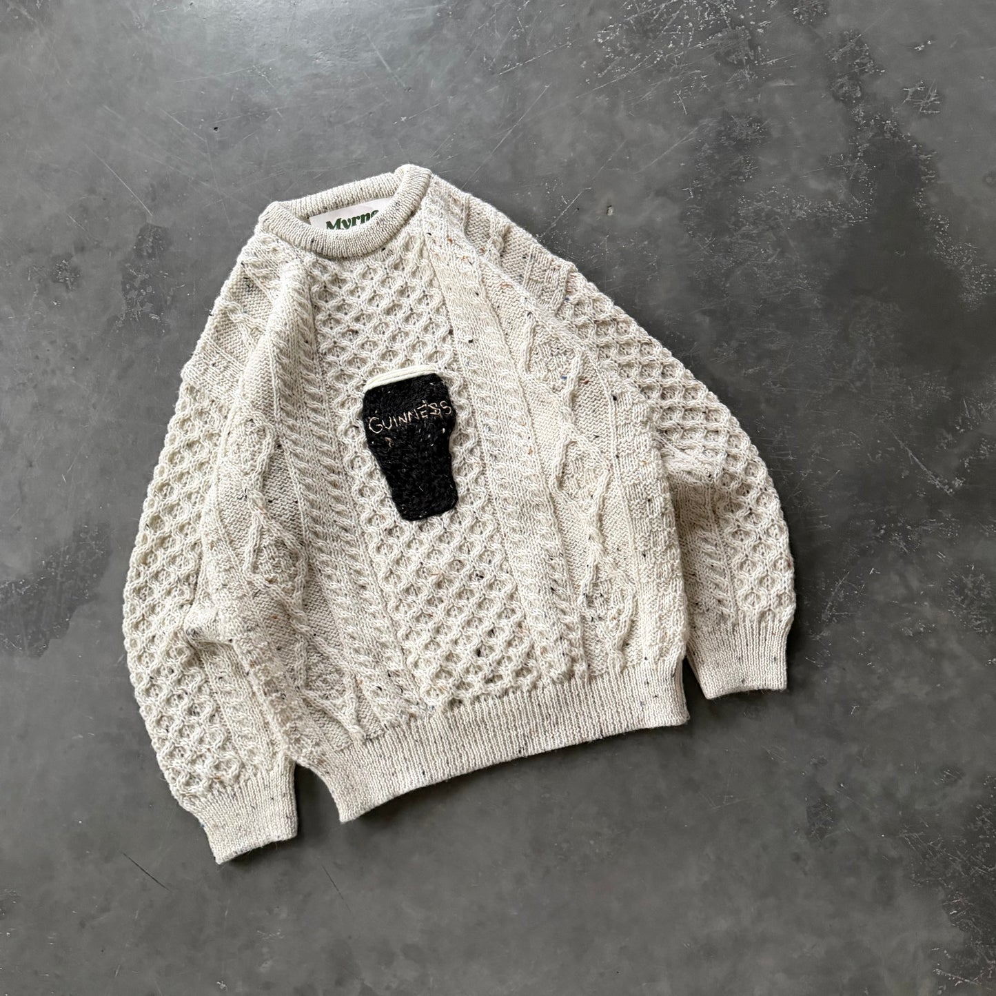 (6) Guinness Pint Geansaí Size Small