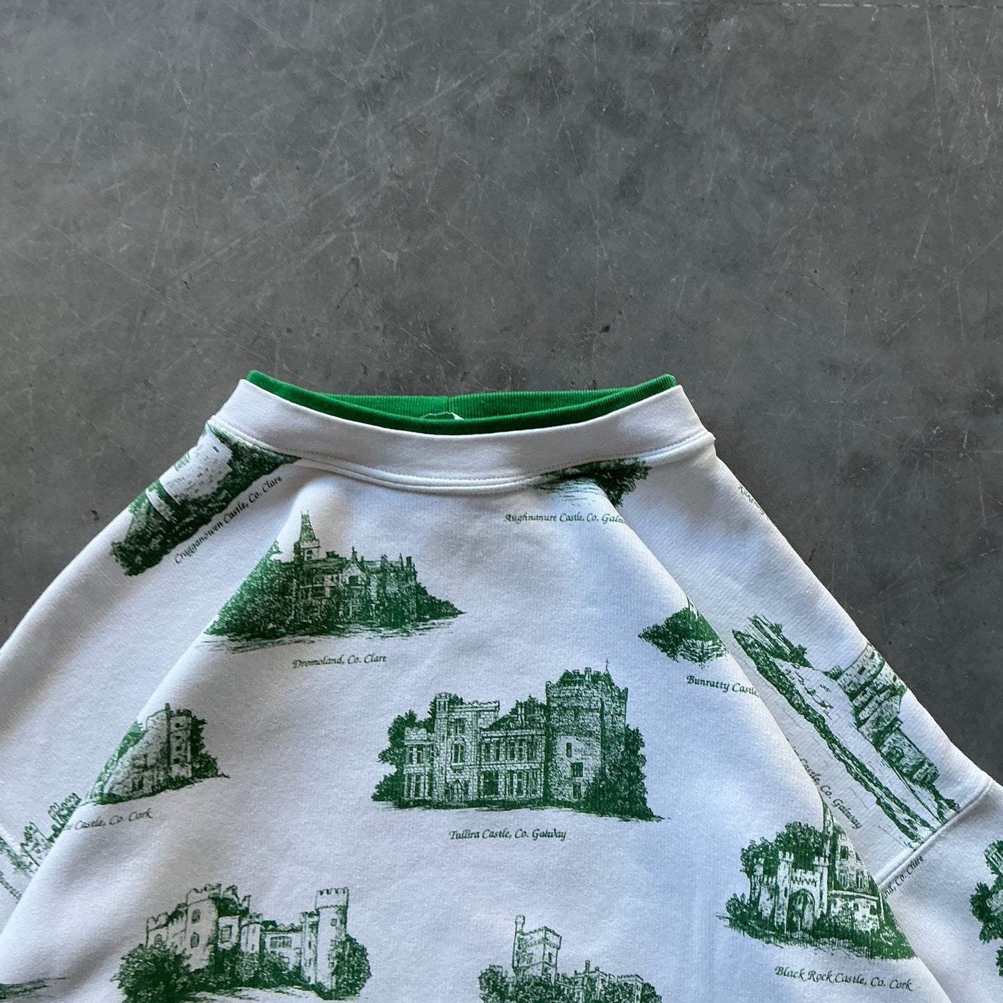 Rare 90’s Irish Castles Sweatshirt Size L