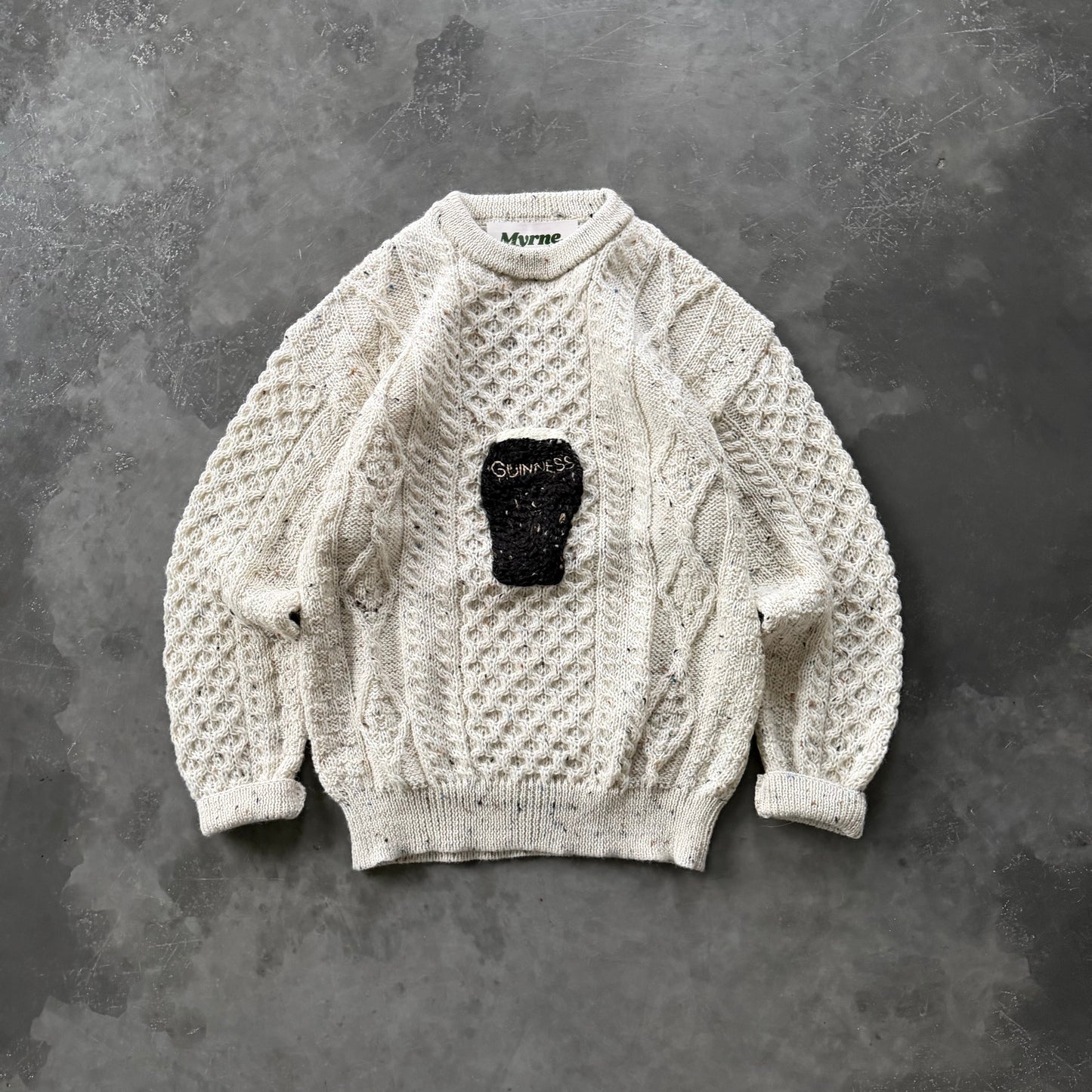 20. Embroidered Pint Geansaí Size Large