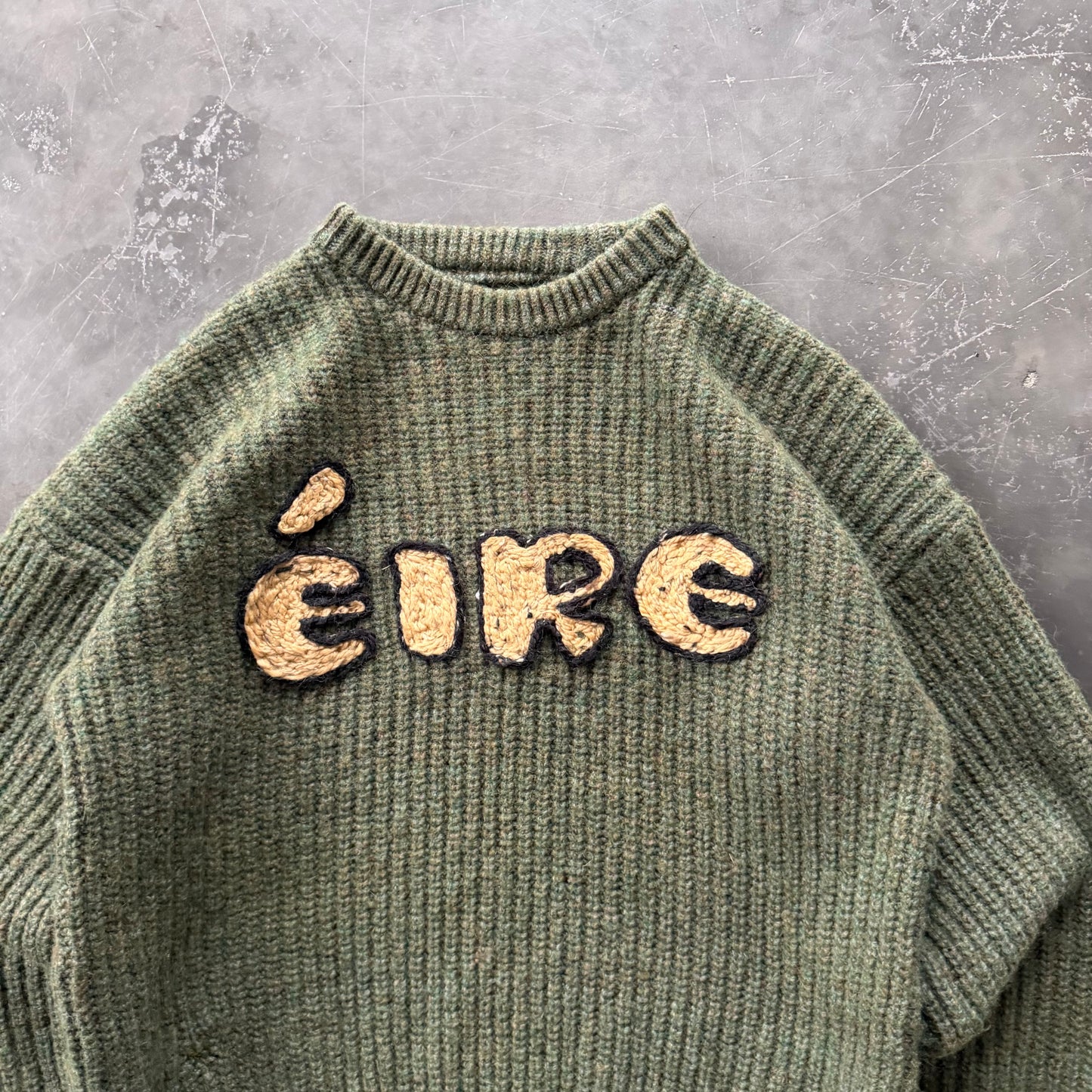 Hand Embroidered Éire Wool Geansaí Size Small
