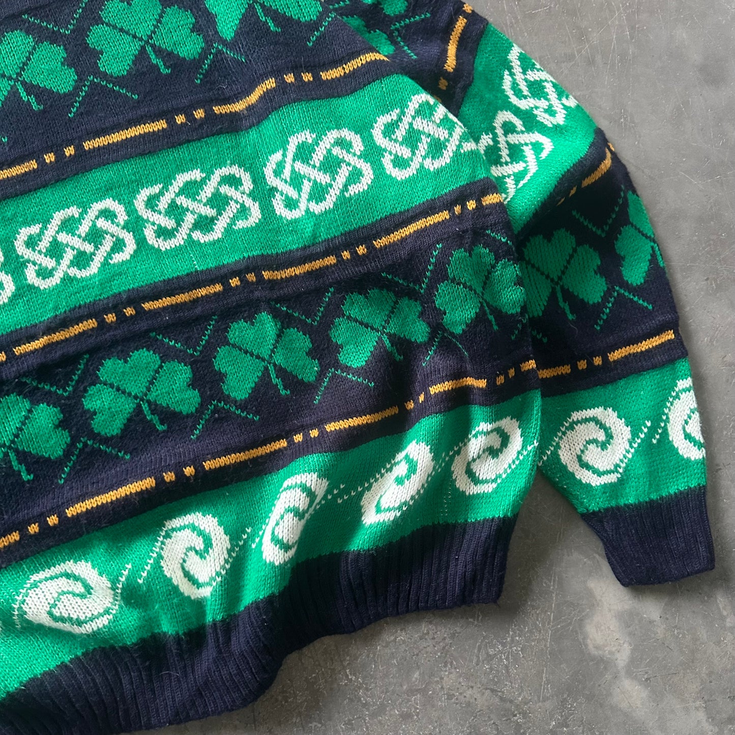 80's Vintage Shamrock Sweater Size XL