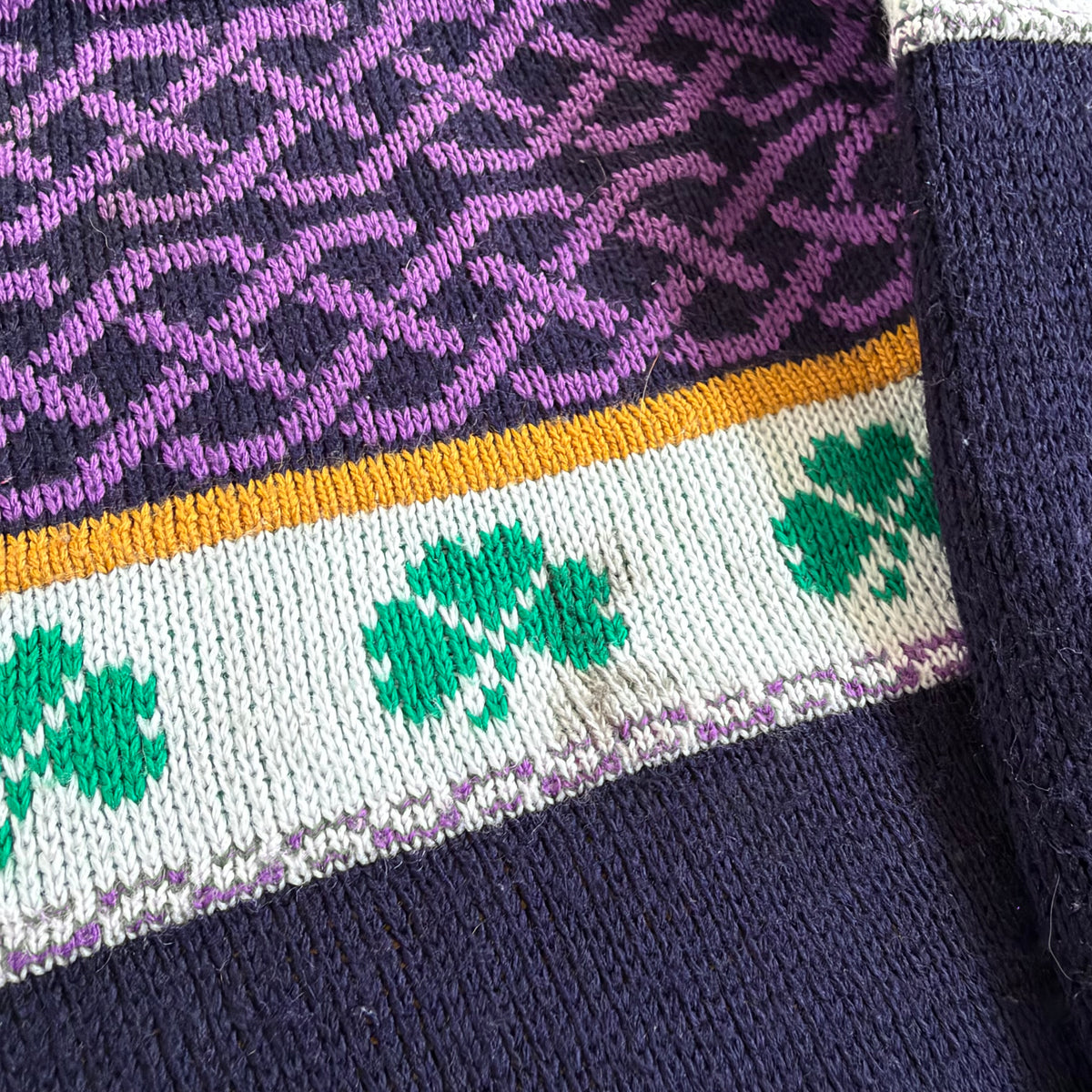 1980's Vintage Claddagh Sweater Size L