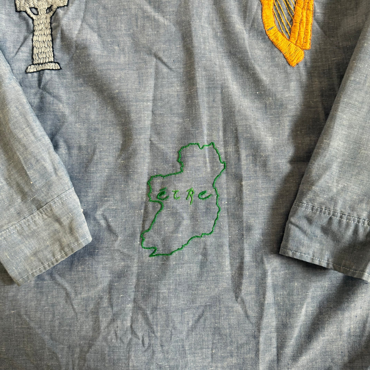 Vintage Embroidered Irish Motif Shirt Size M/L