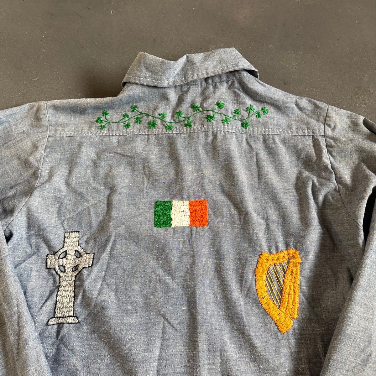 Vintage Embroidered Irish Motif Shirt Size M/L