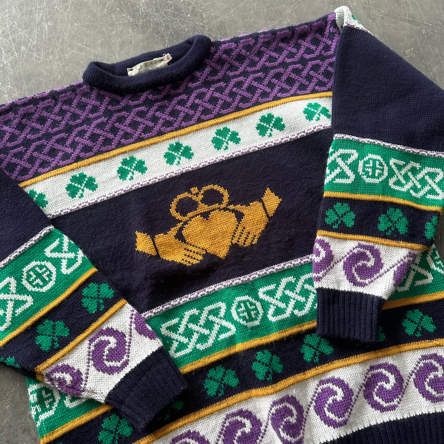 80's Vintage Claddagh Knit Sweater Size M/L