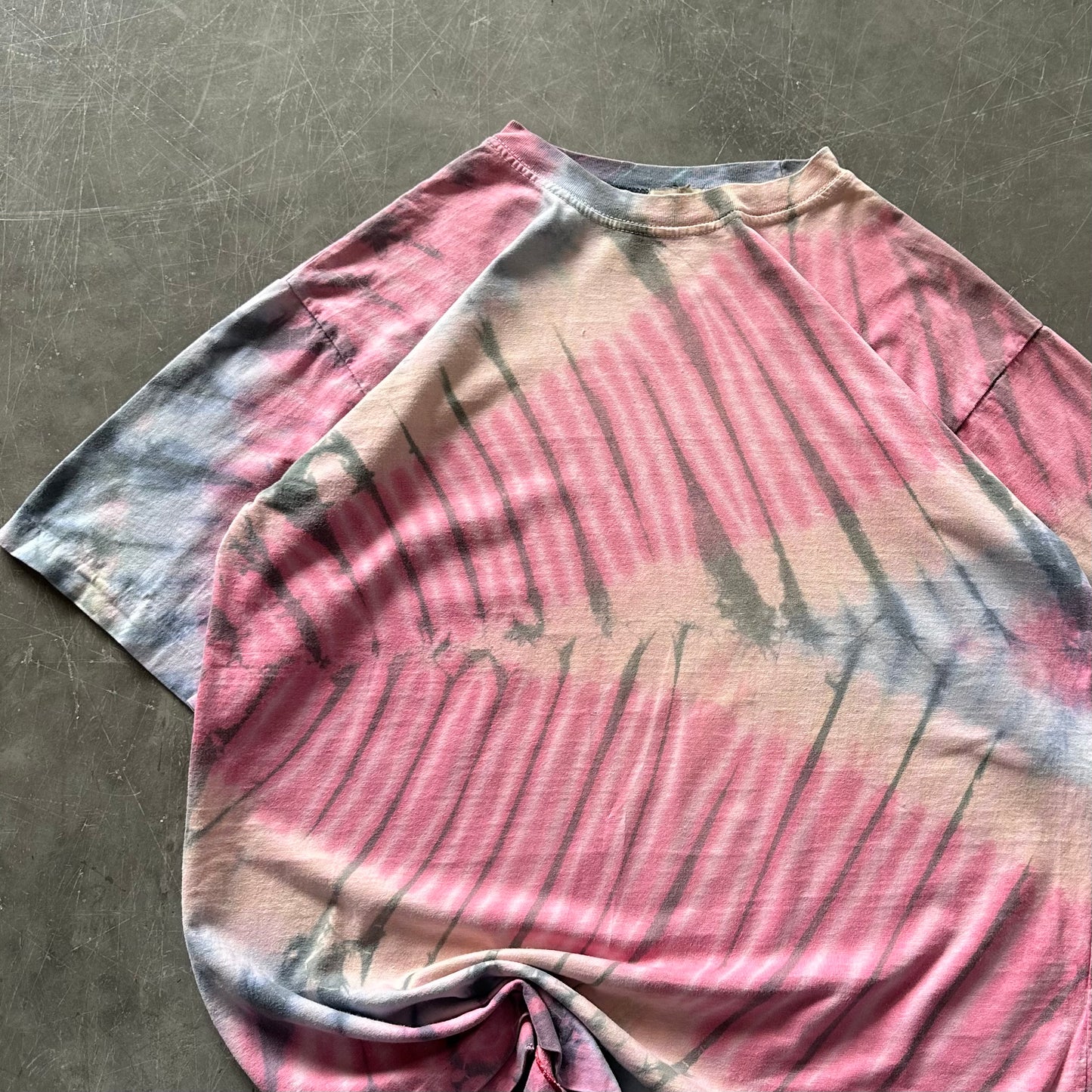 90's Vintage Faded Tie-Dyed Tee Size Large